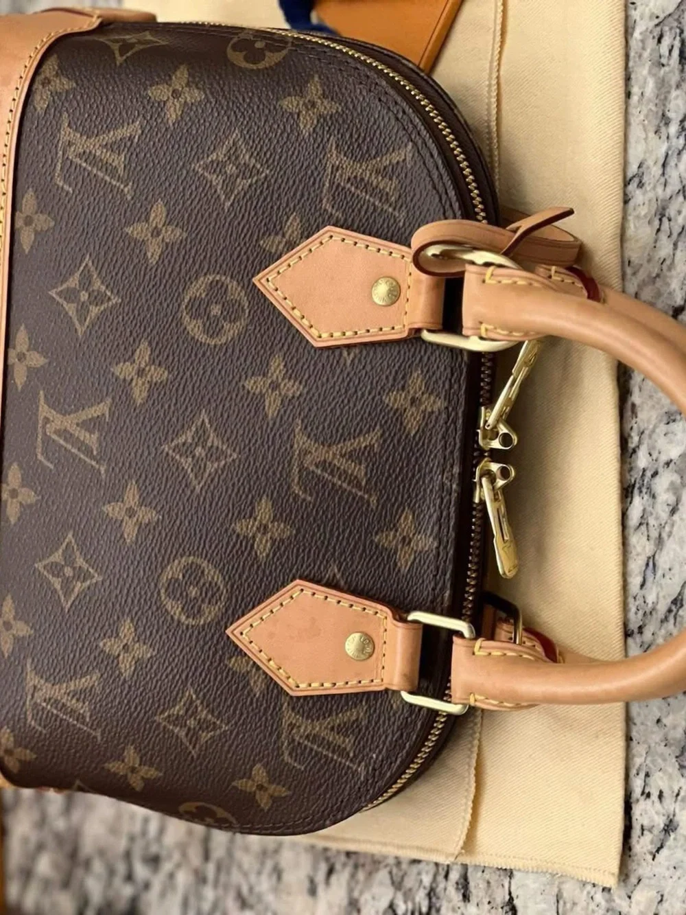 Authentic Alma BB. Comes with dustbag, box, strap, lock and key